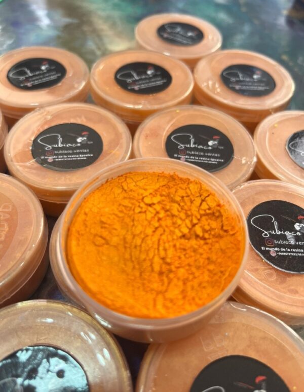 Naranja perlado.