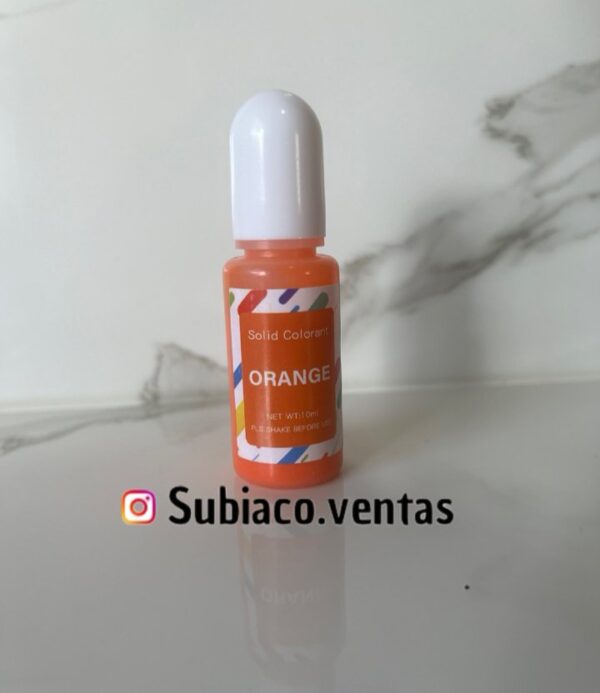 Liquido anaranjado